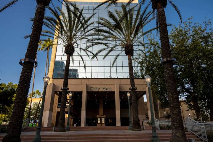 Council to consider 447-unit apartment complex to replace cinema at Anaheim Hills Festival center – Orange County Register