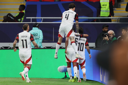 De Arrascaeta firma doblete y Flamengo elimina al Cruz Azul en la Copa Intercontinental