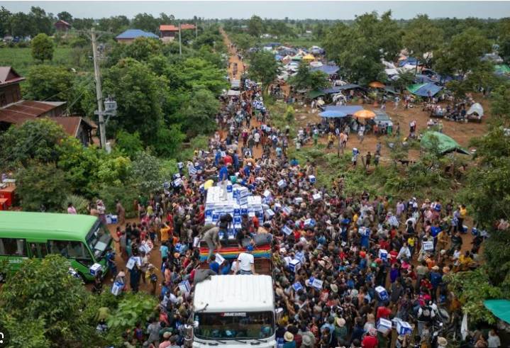 Tailandia lanza ataques aéreos contra Camboya, mientras el acuerdo de paz de Trump pende de un hilo