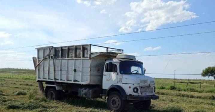 Un camión se estrelló contra un poste y dejó sin electricidad a localidad de Dupuy
