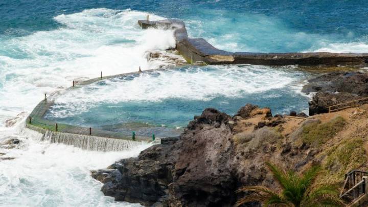 Powerful wave kills 4 and leaves 1 missing at a popular seawater pool in Spain’s Tenerife