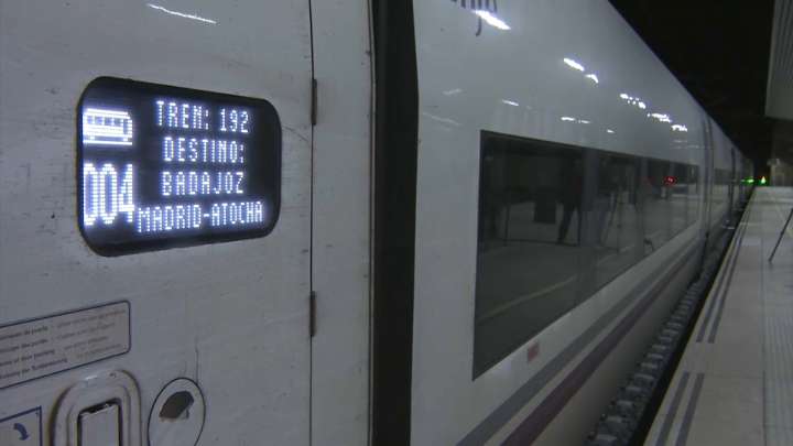 El primer Avant entre Cáceres y Badajoz completa su viaje inaugural de 46 minutos sin incidencias