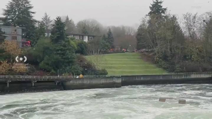 Kayaker dead after being pulled from water near Ballard Locks