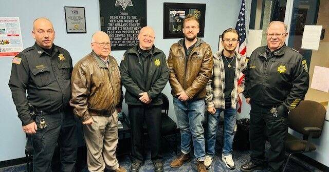 Medina businessowners deliver Thanksgiving meals to first responders