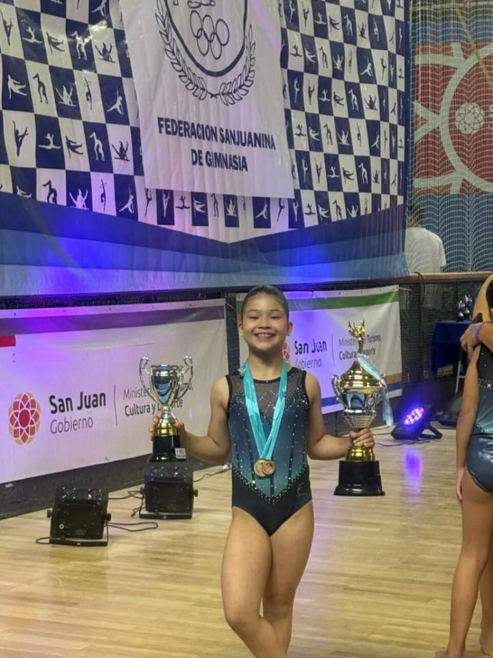 Venezolana logra doble oro y bronce en torneo de gimnasia en Argentina