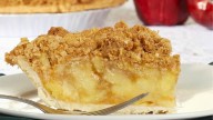 Cómo se hace el Crumble de manzanas: la receta riquísima, sin harina y con 4 ingredientes