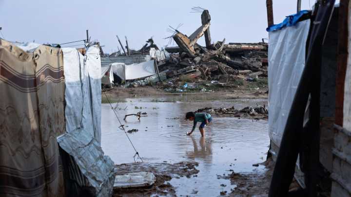 Ascienden a 11 los muertos por el frío y las lluvias causadas por una tormenta polar en Gaza