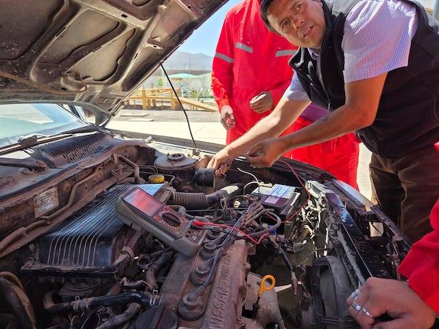 Curso de Mecánica Automotriz, Desabolladura y Pintura busca fortalecer procesos de reinserción de jóvenes