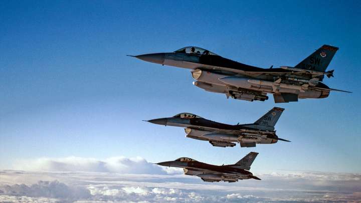 Polonia despliega preventivamente aviones de combate tras los ataques rusos contra Ucrania