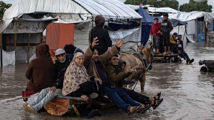 Al menos 13 muertos y miles de desplazados en la Franja de Gaza por un temporal