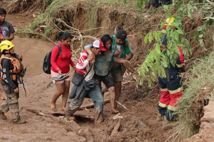 Tragedia en El Torno: Desbordamiento deja 3 fallecidos, 17 heridos y...