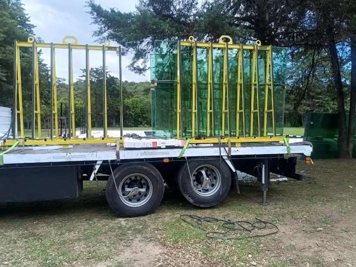 Tragedia en plena jornada laboral: un joven misionero perdió la vida bajo placas de vidrio