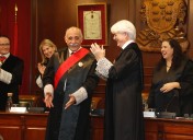 Francisco Martínez-Escribano, exdecano de ICAMUR, ha recibido la Gran Cruz al Mérito de la Abogacía de España de manos del presidente del Consejo General, Salvador González Marín