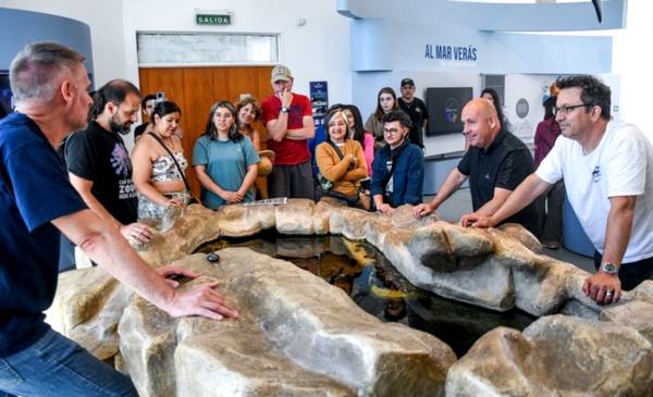 Sastre recibió a los científicos que fueron parte de la tripulación de la expedición científica Talud IV