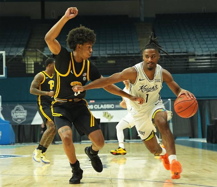 Deadspin | Themus Fulks, UCF throttle Towson