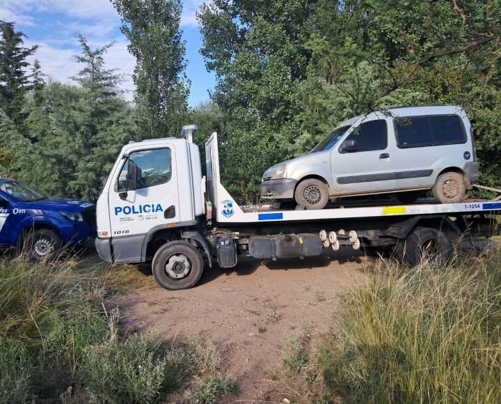 Secuestran en Córdoba una Kangoo y materiales robados en Carpintería