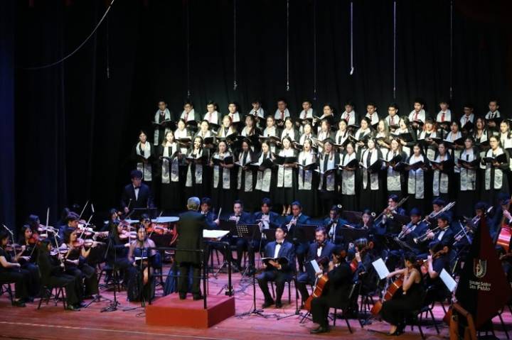 Concierto de Navidad de la orquesta filarmónica y el coro polifónico de la Universidad San Pablo