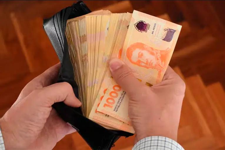 Aumento de sueldos: los gremios que recibirán un ajuste este mes