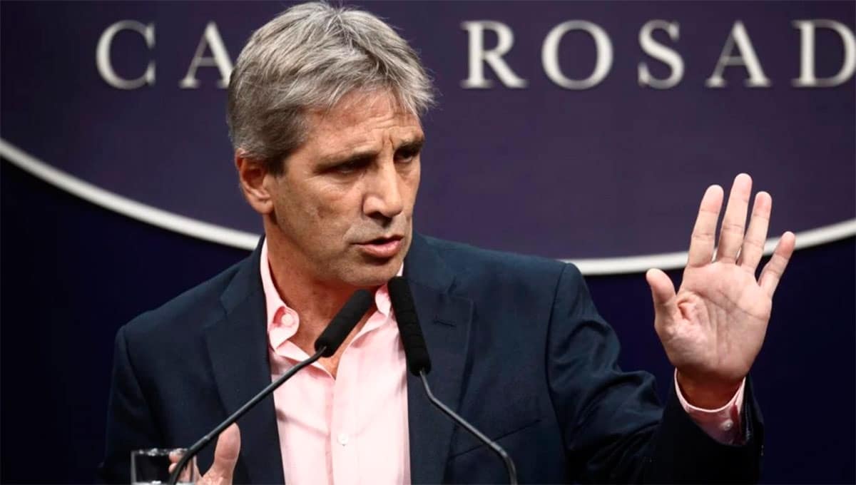 Luis Caputo confirmó la negociación con bancos por US$ 7.000 millones para proteger las reservas