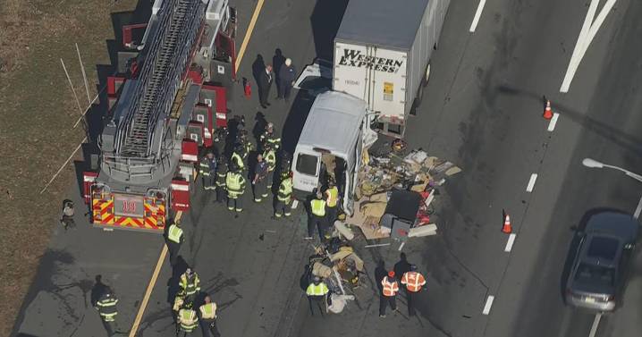 Crash involving van, tractor-trailer closes part of I-295 north in Cherry Hill, New Jersey
