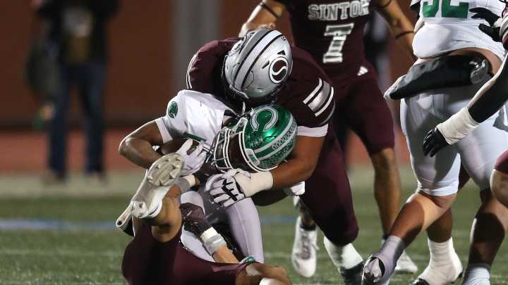 Check out the photos: Sinton faced Cuero in high school football