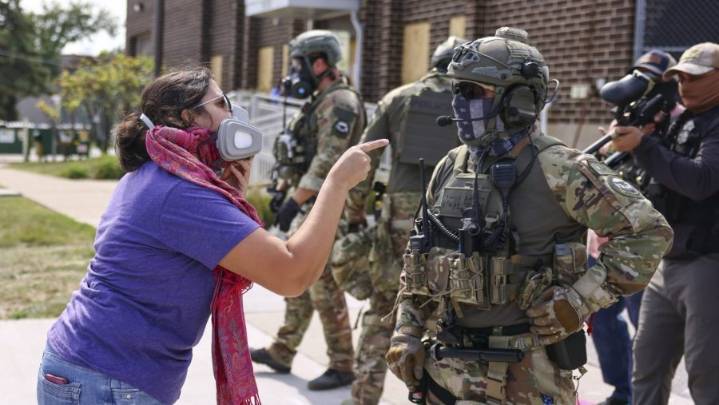 Court blocks immediate release of Chicago-area immigrants detained in federal crackdown