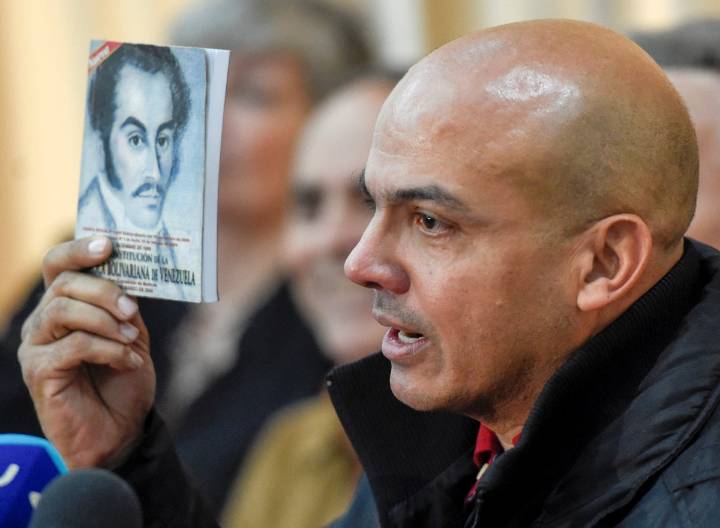 El General Clíver Alcalá identifica a Jorge y Delcy Rodríguez como los principales líderes del Cartel de los Soles