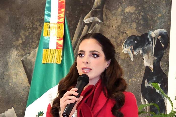 Miss Universo expresa su apoyo a la comunidad de inmigrantes a su llegada a Nueva York