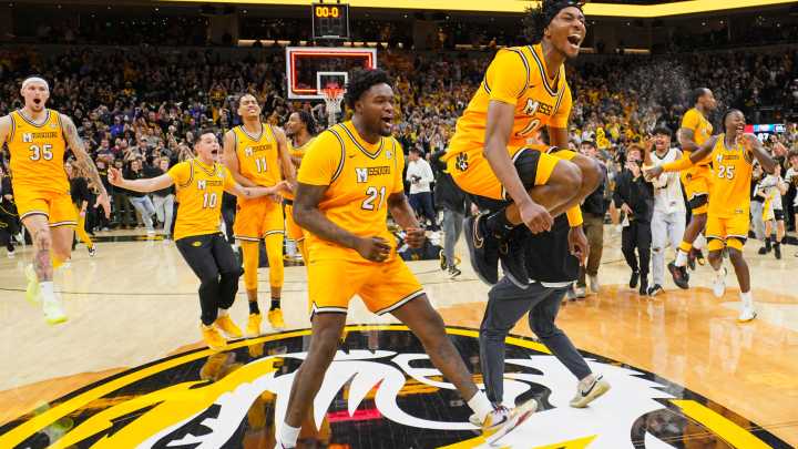 Missouri basketball vs Kansas live score, game updates for Border War