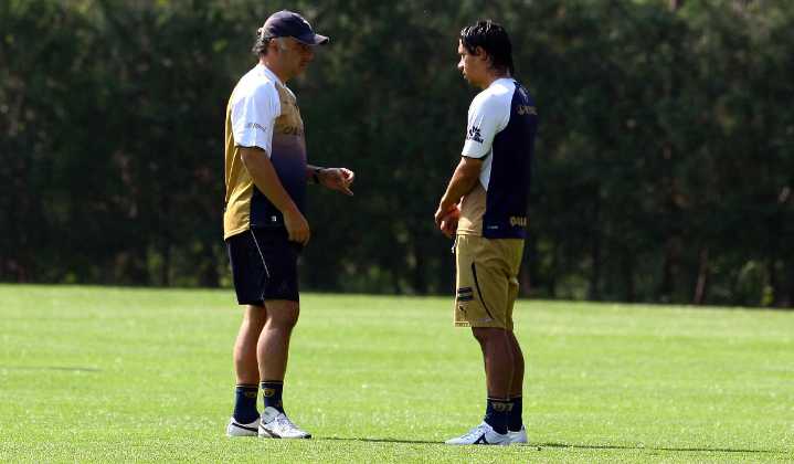 “Con Memo Vázquez jugábamos solos, eran decisiones nuestras”: ¿Cacho le quita mérito de último campeonato puma?
