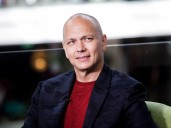 Tony Fadell Senses Cook's Weakness, Pitches Himself As Next Apple CEO