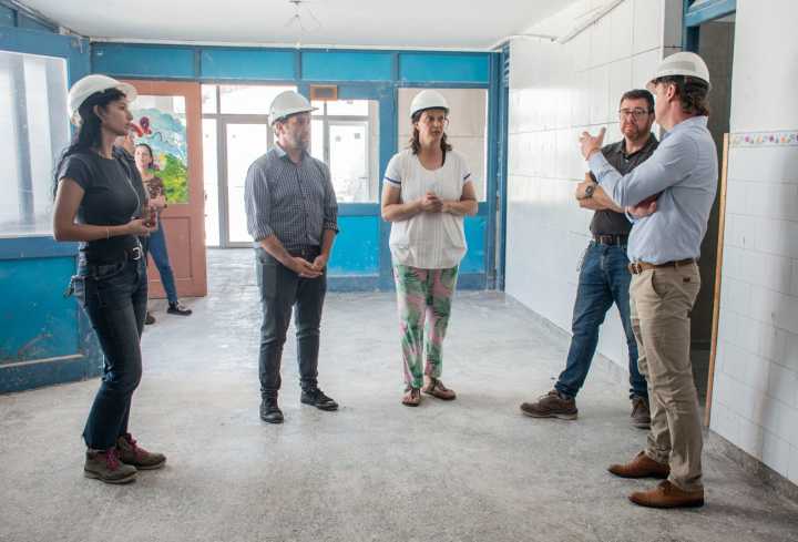 Wesner recorrió la ampliación de la Escuela 57, una obra que suma aulas y nuevos espacios administrativos