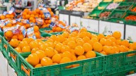El motivo por el que las naranjas se venden en mallas rojas y los limones en amarillas: "No os fieis..."