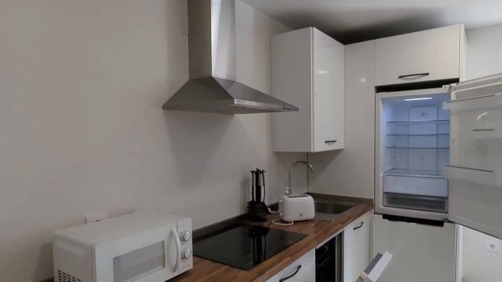 Un lujoso coche o un apartamento en Sanlúcar de Barrameda: los regalos de la cesta de Navidad más deseada de España