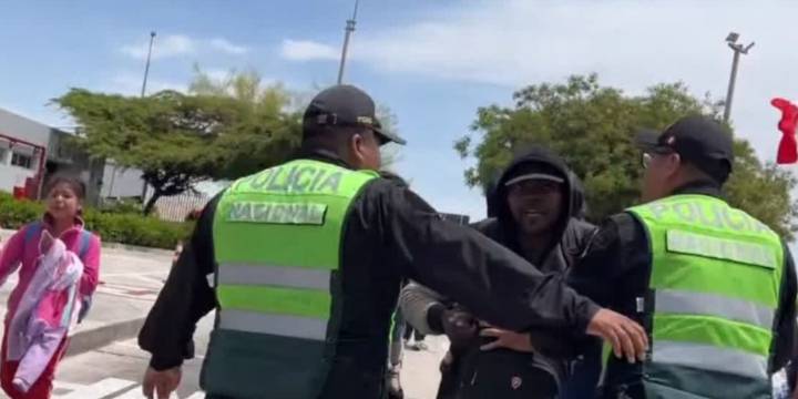 Migrantes extranjeros burlan control policial en la frontera Perú - Chile: enfrentamientos y desesperación por ingresar a territorio peruano