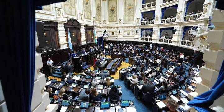 Kicillof avanzó con el endeudamiento en Diputados gracias al peronismo y los votos aliados