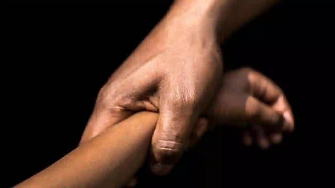 Le dieron orden de captura por abusar de su primo de 7 años en la casa de la abuelita