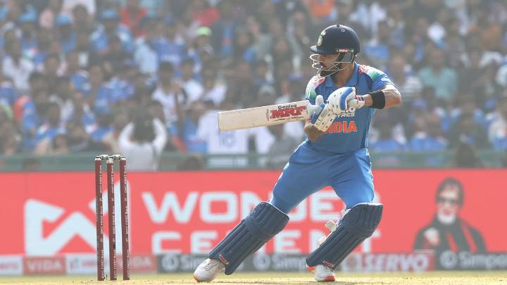 Virat Kohli Slams Back-To-Back Hundreds As He Anchors Team India With Brilliant Innings During IND vs SA 2nd ODI; Video