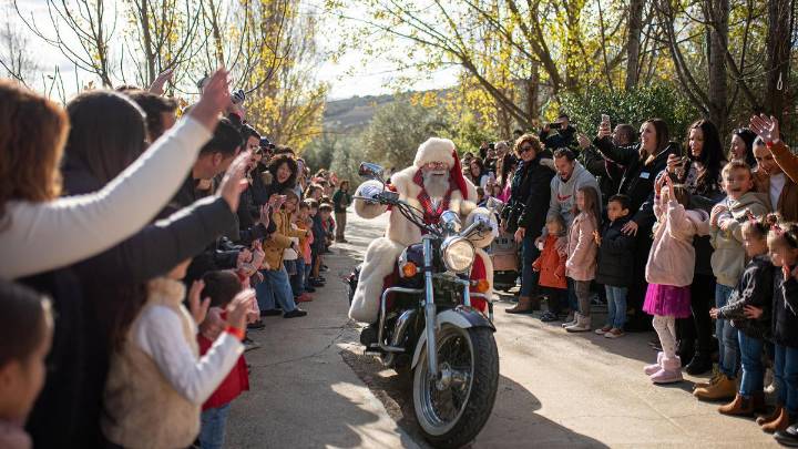 El pueblo de Málaga que se convierte en el refugio de Papá Noel en Navidad: perfecto para visitar en familia