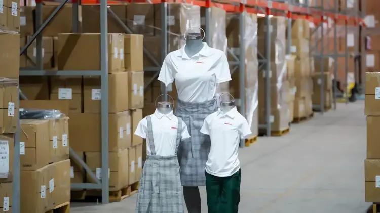 SEC llama a actualizar tallas para uniformes escolares gratuitos 2026