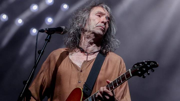 Murió Robe Iniesta, líder de la mítica banda punk española Extremoduro