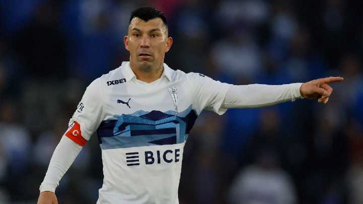Gary Medel acordó su continuidad en la UC con opción de jugar hasta los 40 años