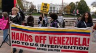 "¡No a la guerra contra Venezuela!": Miles de estadounidenses protestan en 65 ciudades de Estados Unidos