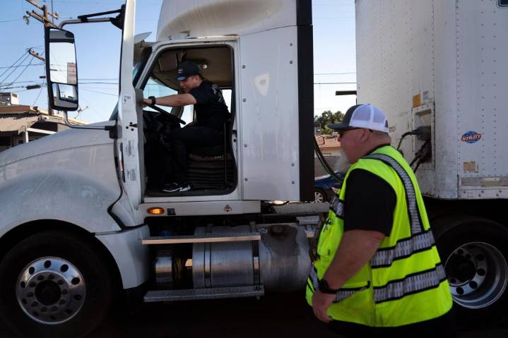 Federal review finds 44% of trucking schools don't comply with rules