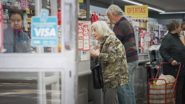 Lanzan descuentos del 50% y hasta $40.000 de reintegro para jubilados ANSES en supermercados en diciembre