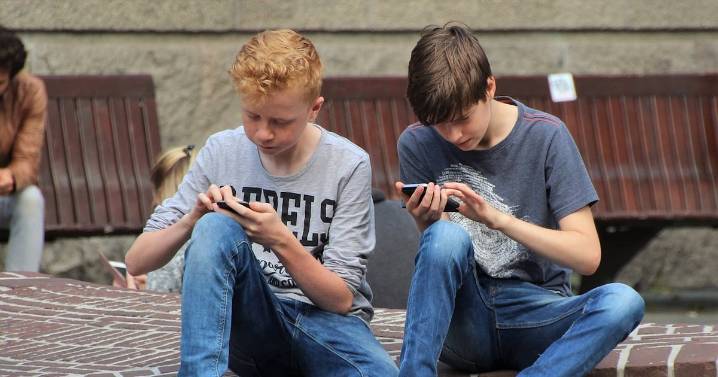 Smartphone on your kid’s Christmas list? How to know when they’re ready.