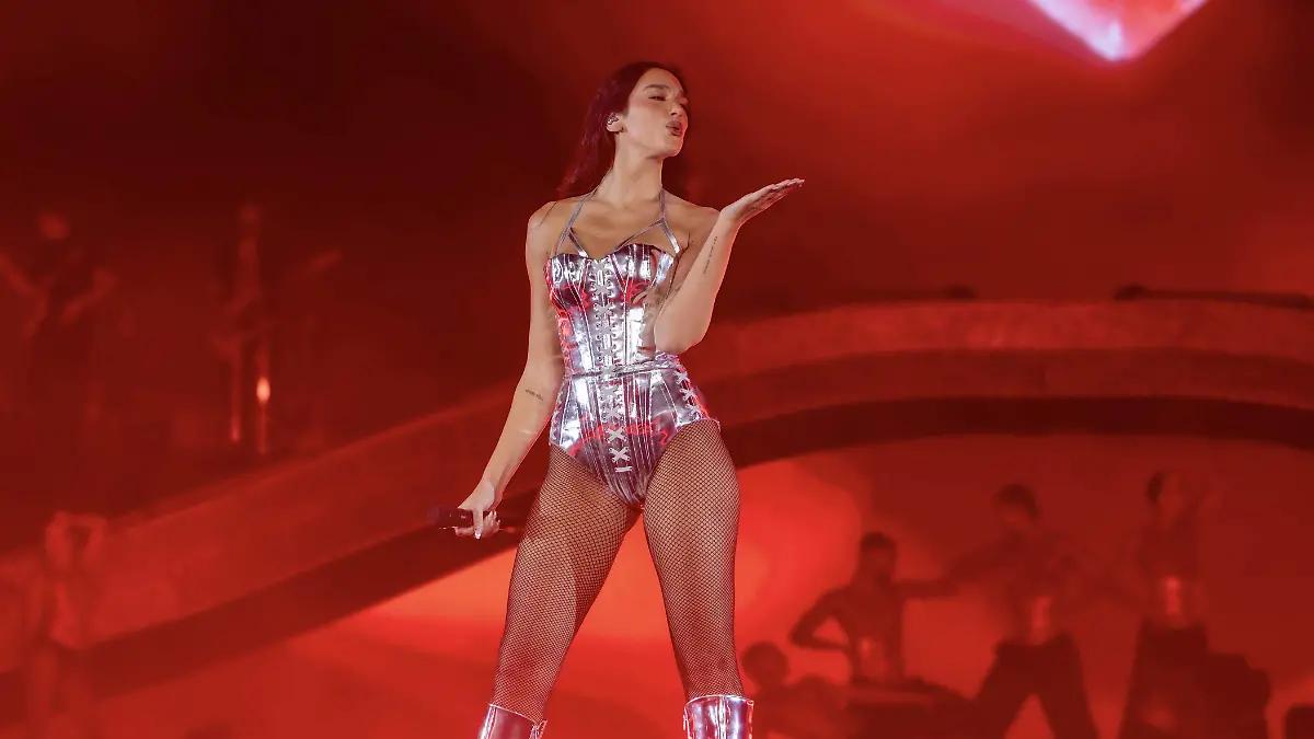 Dua Lipa canta Amor Prohibido de Selena en su tercer concierto en la CDMX