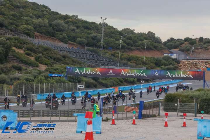 La lluvia no impide las muestras de solidaridad en el Circuito de Jerez