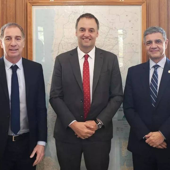 Santilli buscó el respaldo porteño al Presupuesto 2026 y escuchó los reclamos de Jorge Macri