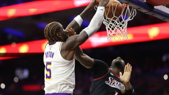 Lakers’ Deandre Ayton left baffled by JJ Redick’s praise about his defense